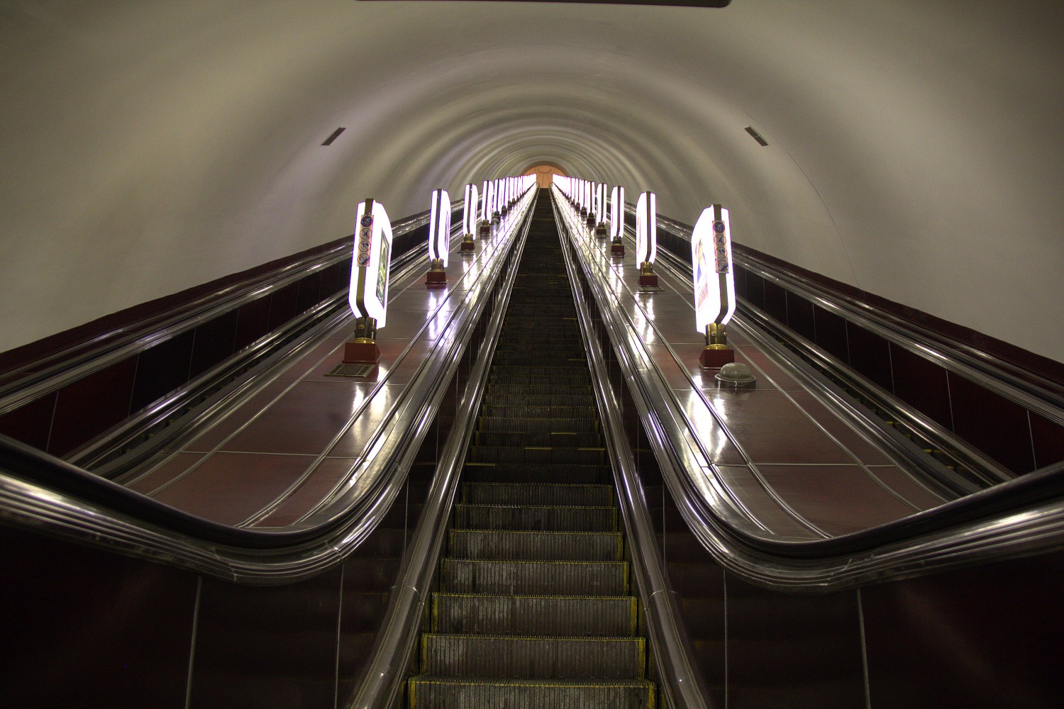 Эскалатор киевского метрополитена
