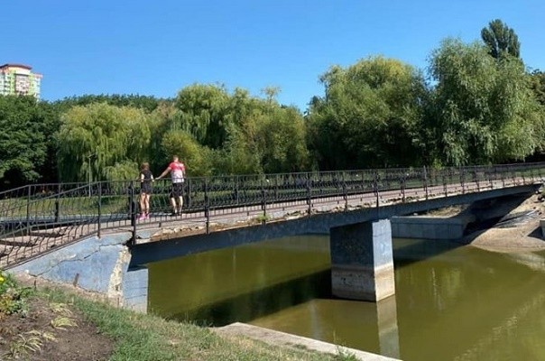 В парке на Соломенке отремонтируют пешеходный мост