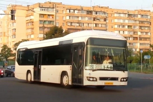 На столичном маршруте начали курсировать гибридные автобусы