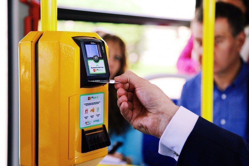 В троллейбусах «Богдан» теперь можно расплатиться бесконтактно