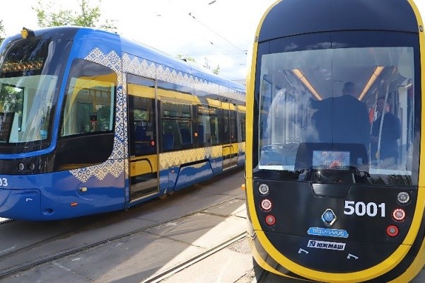 Киеве получил еще два новых низкополых трамвая