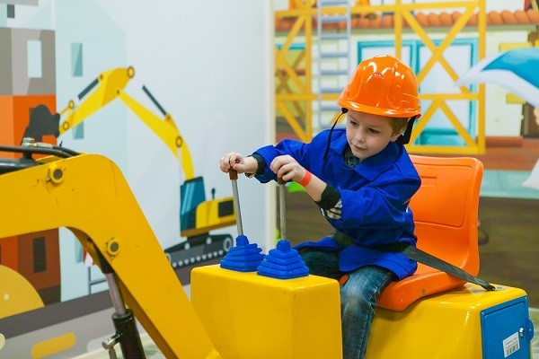 Детский досуг: в Киеве возобновил работу город профессий KidsWill
