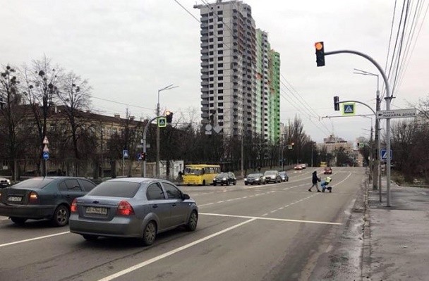 На проспекте Отрадном установили 15 новых светофоров