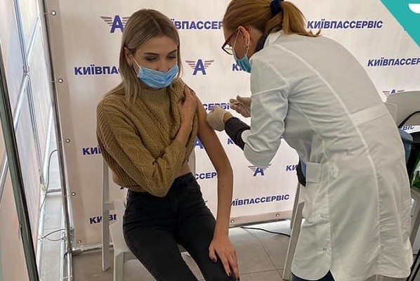 На Центральном автовокзале Киева заработал пункт вакцинации