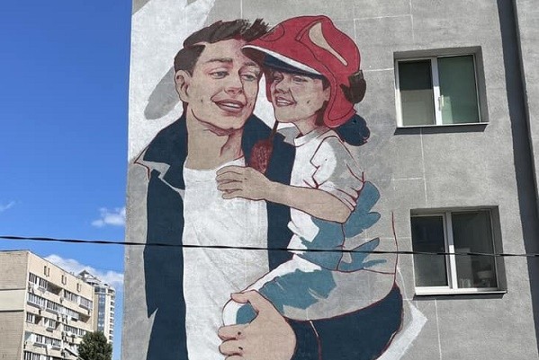В Киеве создали самый большой мурал, нарисованный девушками