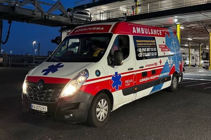 Перевозка лежачих больных в Киеве: Как выбрать надежное медицинское такси в 2025 году