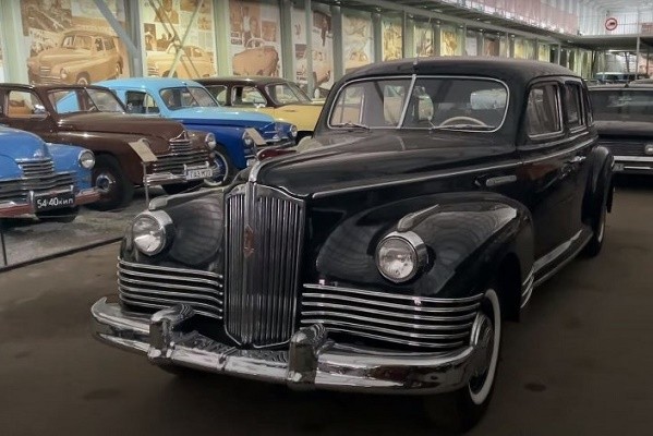 В Киеве откроют музей ретро автомобилей «Колеса истории»