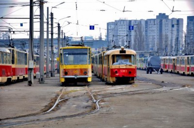 На Борщаговку теперь не доехать: остановились скоростные трамваи