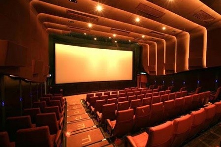 Столичный кинотеатр возобновляет бесплатные сеансы для пенсионеров
