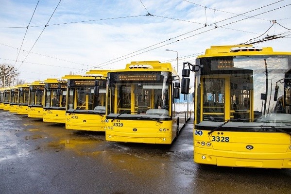 Киев возьмет кредит на новые троллейбусы и вагоны метро