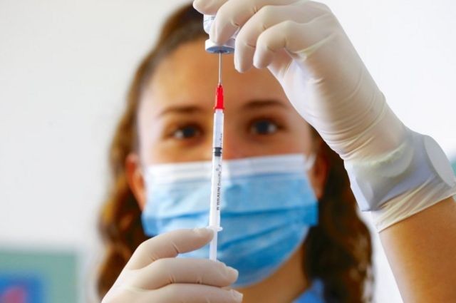Центры вакцинации открыли еще в двух столичных ТРЦ