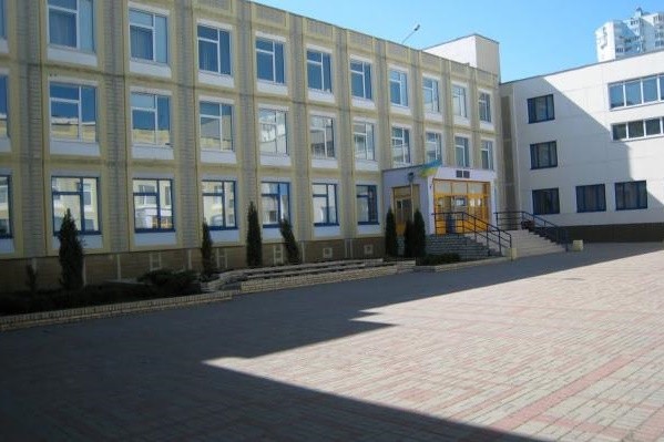 Гимназию на Дарнице увеличат на один этаж и утеплят