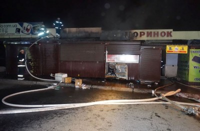 Пожар на радиорынке в Киеве: 3 павильона полностью сгорели (фото) 
