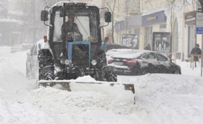 Снежный Киев: как коммунальщики и жители борются со стихией