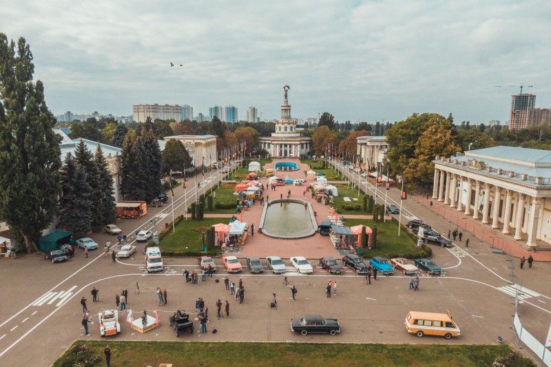 В Киеве стартовала выставка ретро-автомобилей