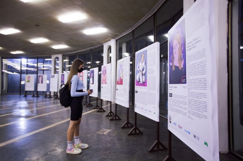 В киевской подземке открылась выставка портретов женщин-ученых Украины