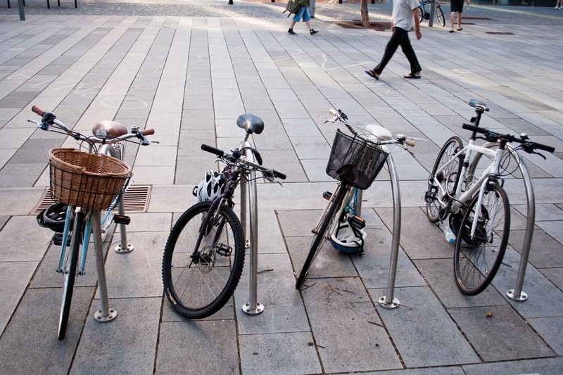 В Киеве появились бесплатные велопарковки