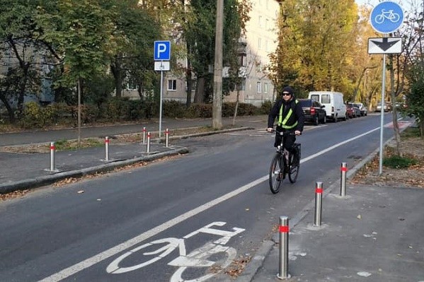 В Соломенском районе Киева обустроили велополосу