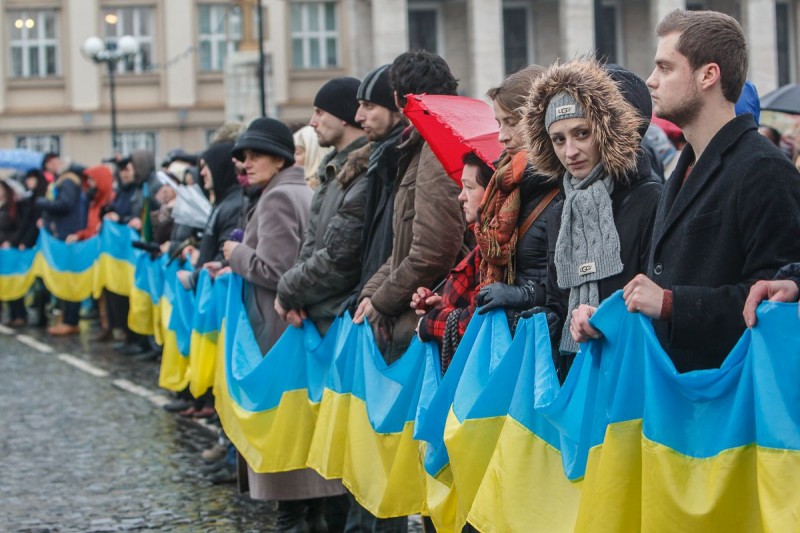 В Киеве отпраздновали День соборности, объединив берега Днепра