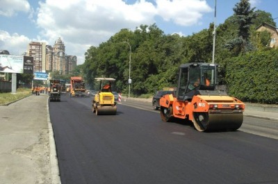 За выходные «Киевавтодор» починил более 10 тысяч кв. метров дорог 