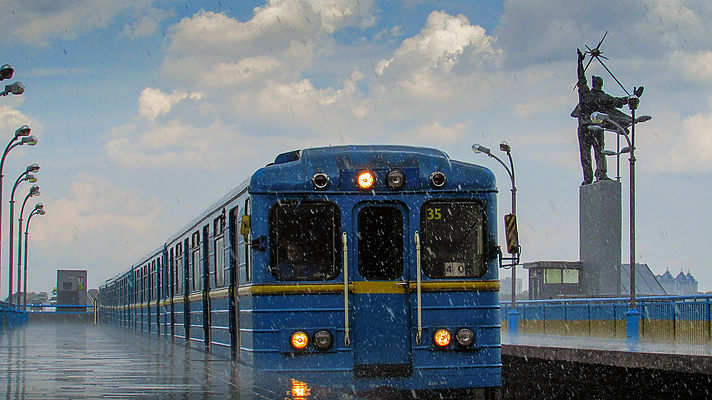 Станция метро Днепр Киев