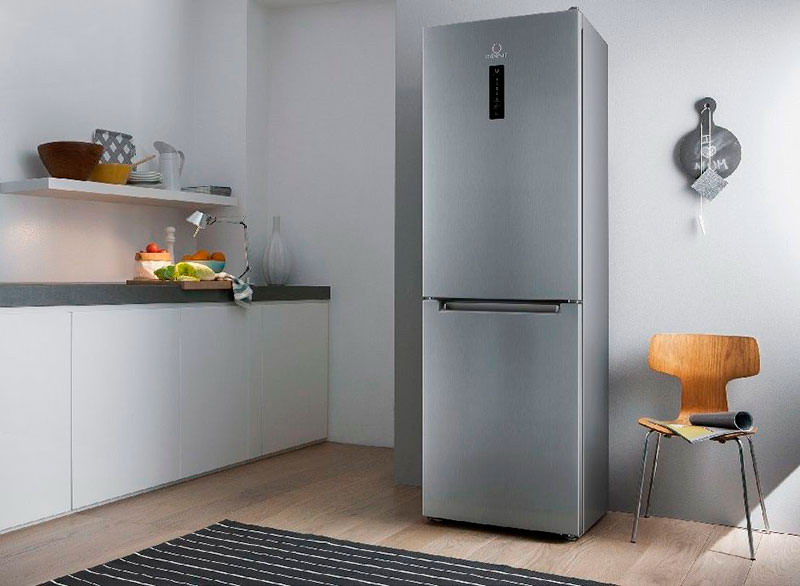 Холодильник Indesit