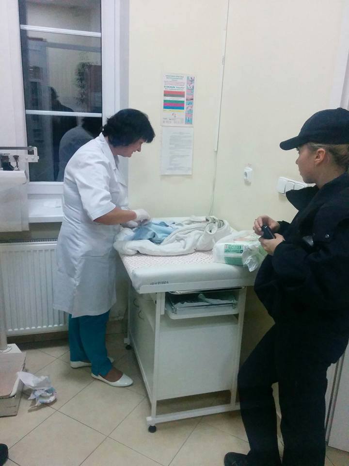 полицейский отвез ребенка в клинику