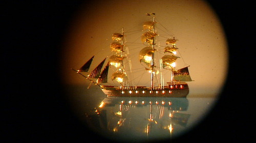 корабль в миниатюре