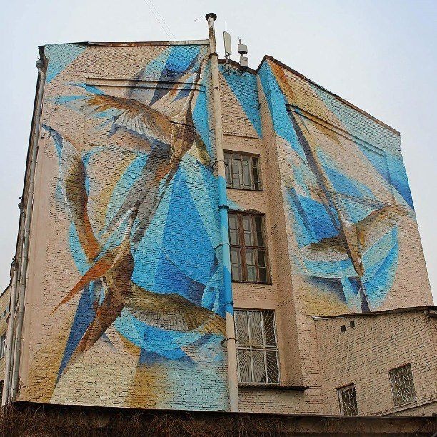 мурал с журавлями