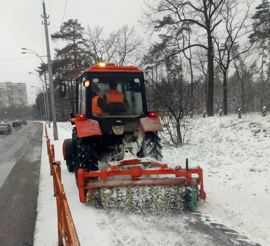 снег