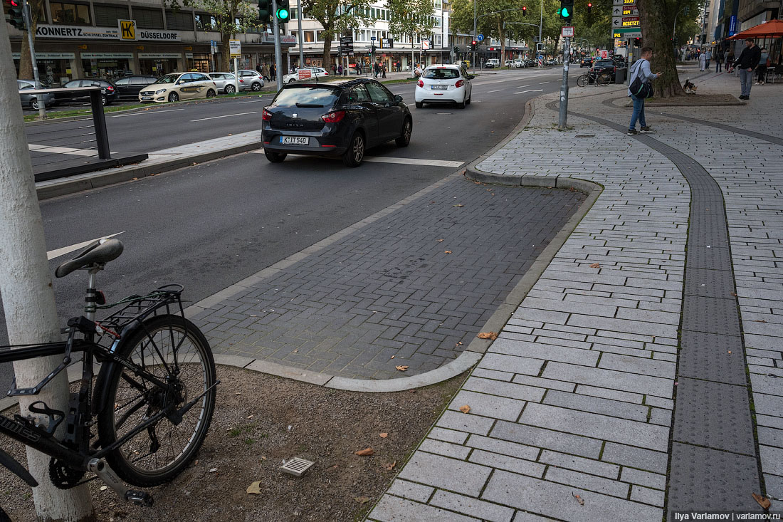 Вдоль тротуара. Парковочный карман. Парковка вдоль тротуара. Заездной карман для парковки. Парковка в кармане.