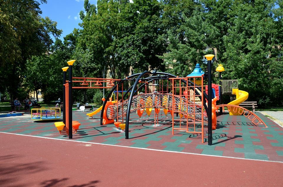 В Мариинском парке появилась современная детская площадка